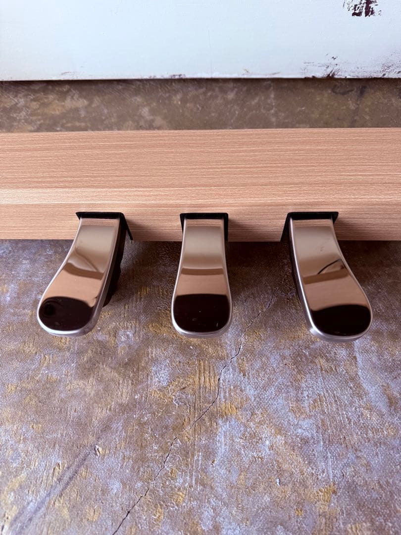 電子ピアノ88鍵盤　スライドカバー　３本ペダル　ハンマーアクション鍵盤