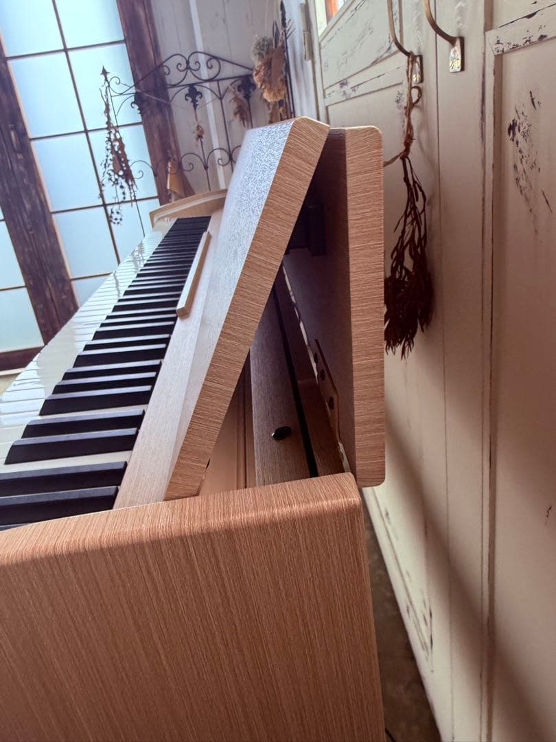 電子ピアノ88鍵盤　スライドカバー　３本ペダル　ハンマーアクション鍵盤