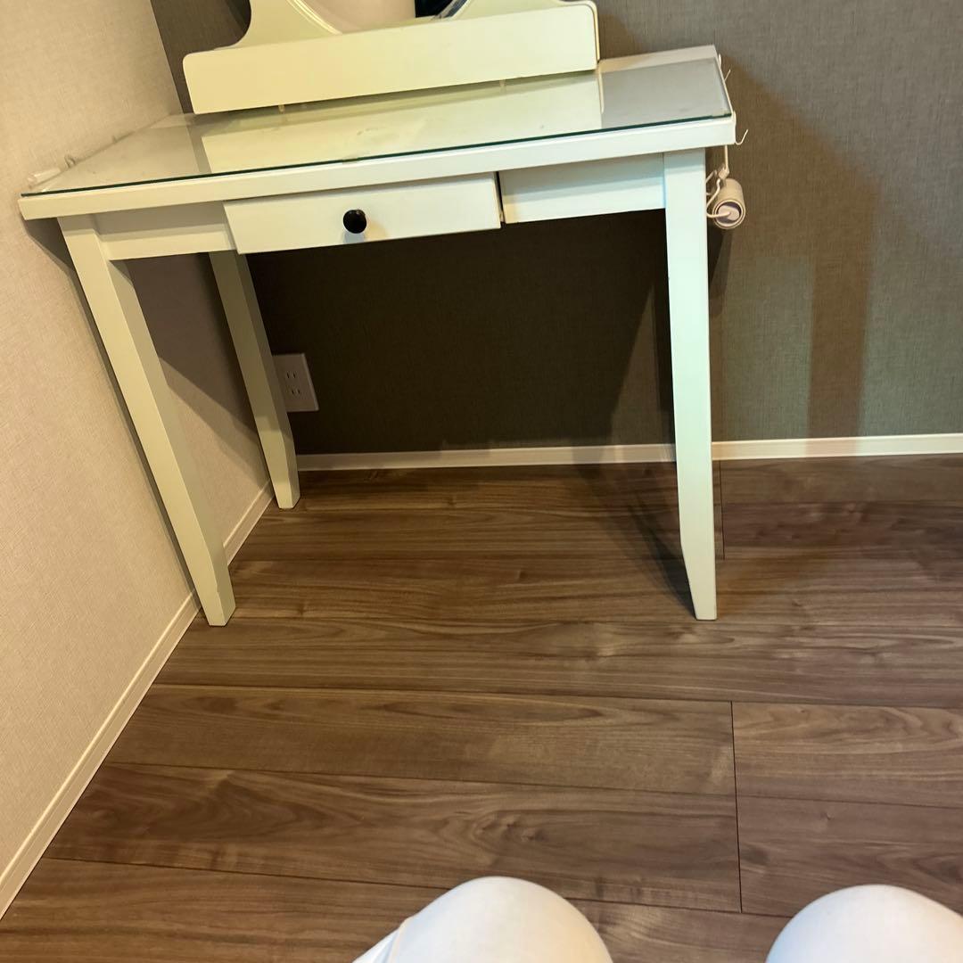 お洒落な白のドレッサー