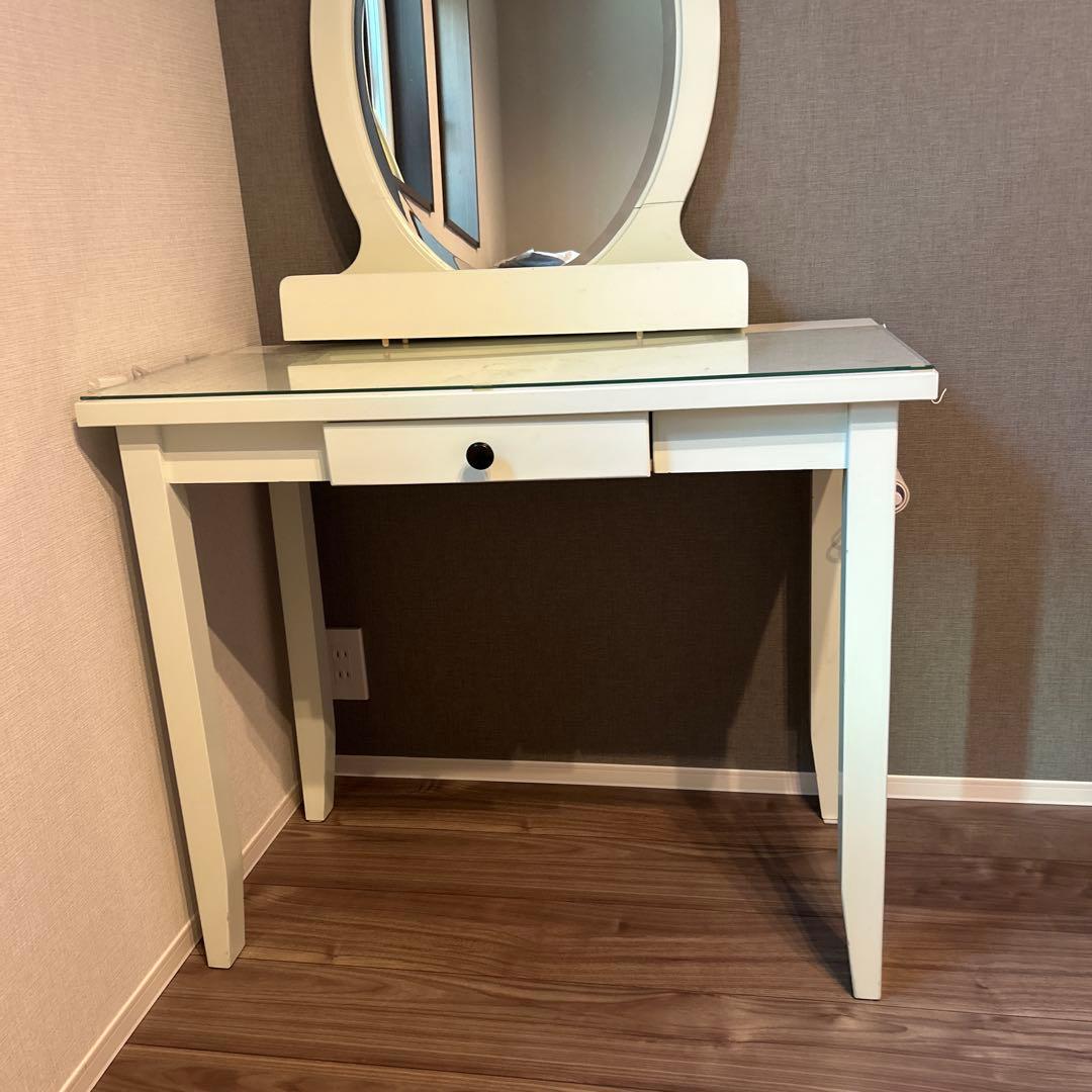 お洒落な白のドレッサー