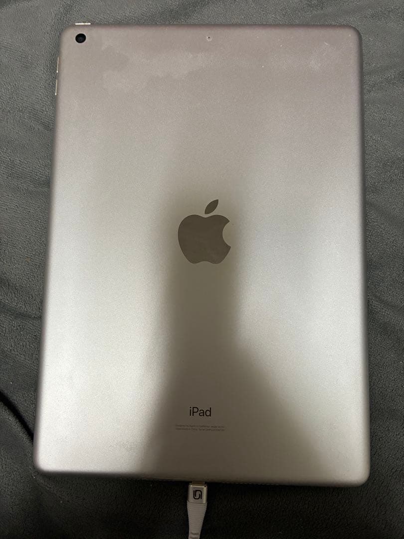Apple iPad 第7世代 32GB シルバー 画面ひびあり