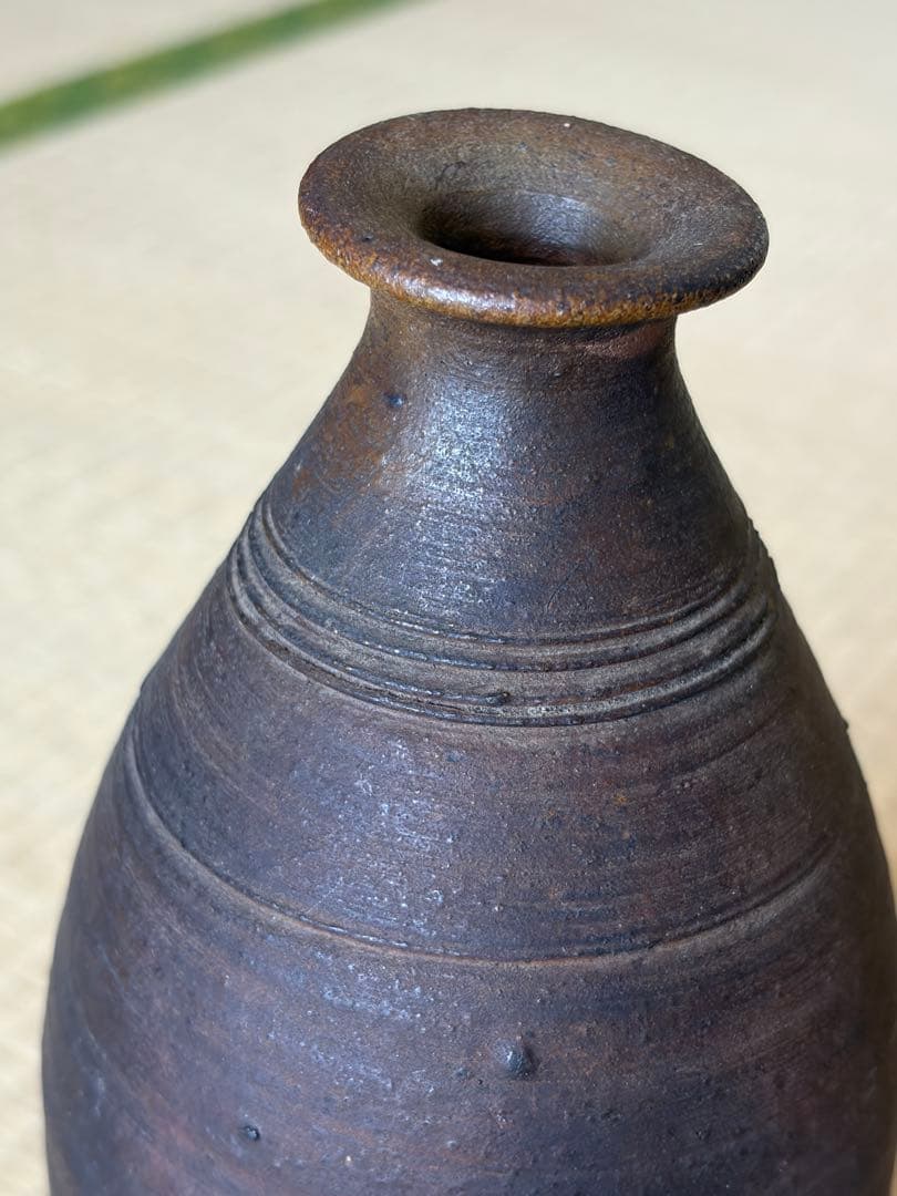 琉球 壺屋焼 鬼の腕 陶器製ダークブラウン瓶
