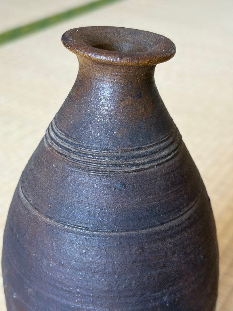 琉球 壺屋焼 鬼の腕 陶器製ダークブラウン瓶