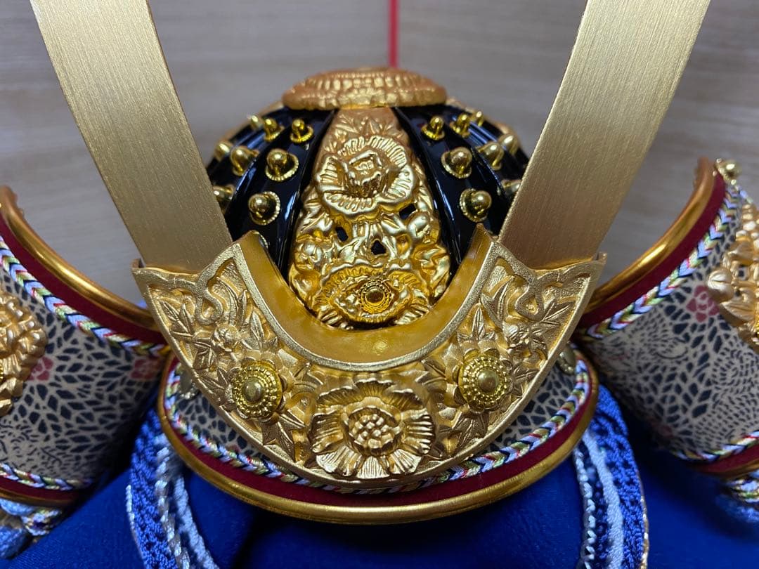 東京久月　五月人形　銘木シリーズ　針桐　家紋付き兜飾り収納セット