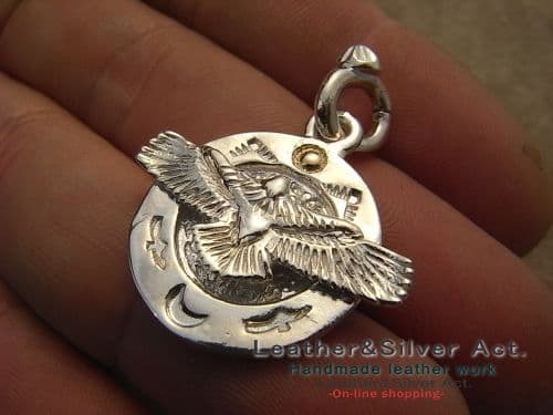 手彫り　小イーグル　月と太陽　シルバー925 ペンダントトップ　ハンドメイド