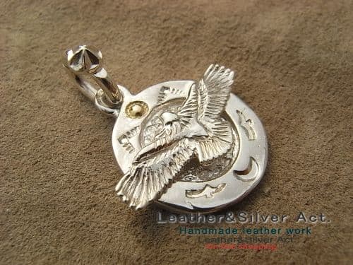 手彫り　小イーグル　月と太陽　シルバー925 ペンダントトップ　ハンドメイド