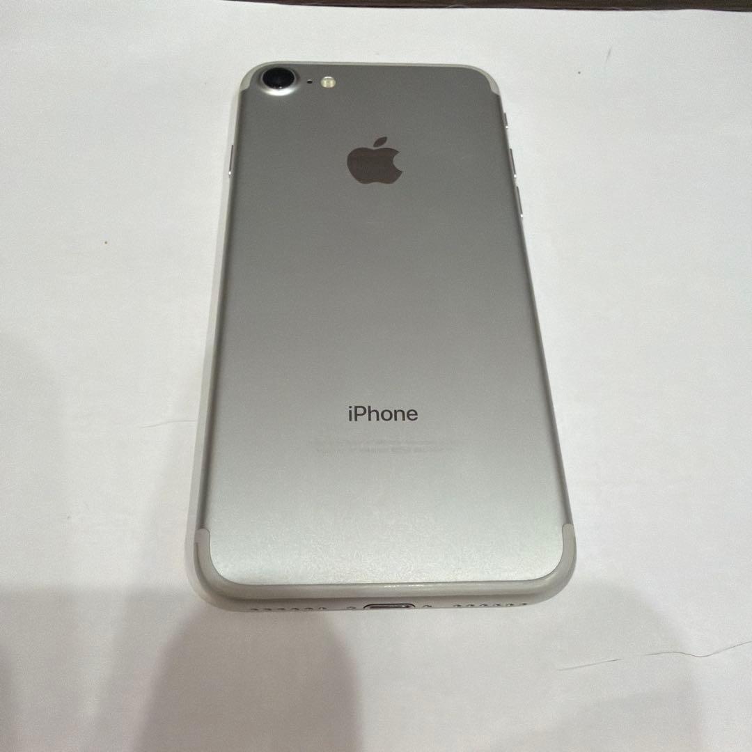 iPhone7 32GB シルバー SIMフリー バッテリー 92%