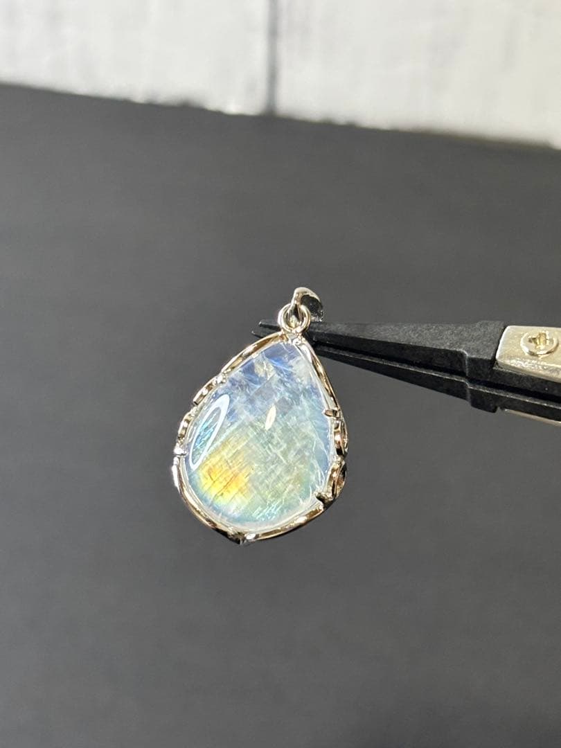 レインボームーンストーン ペンダントトップ（インド産）S925①