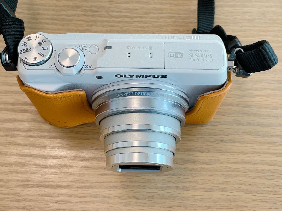 OLYMPUS STYLUS SH-1 ホワイト ボディージャケット付き