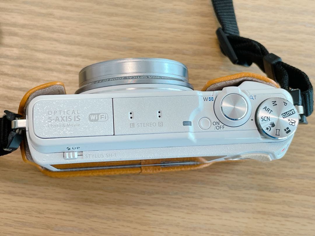 OLYMPUS STYLUS SH-1 ホワイト ボディージャケット付き