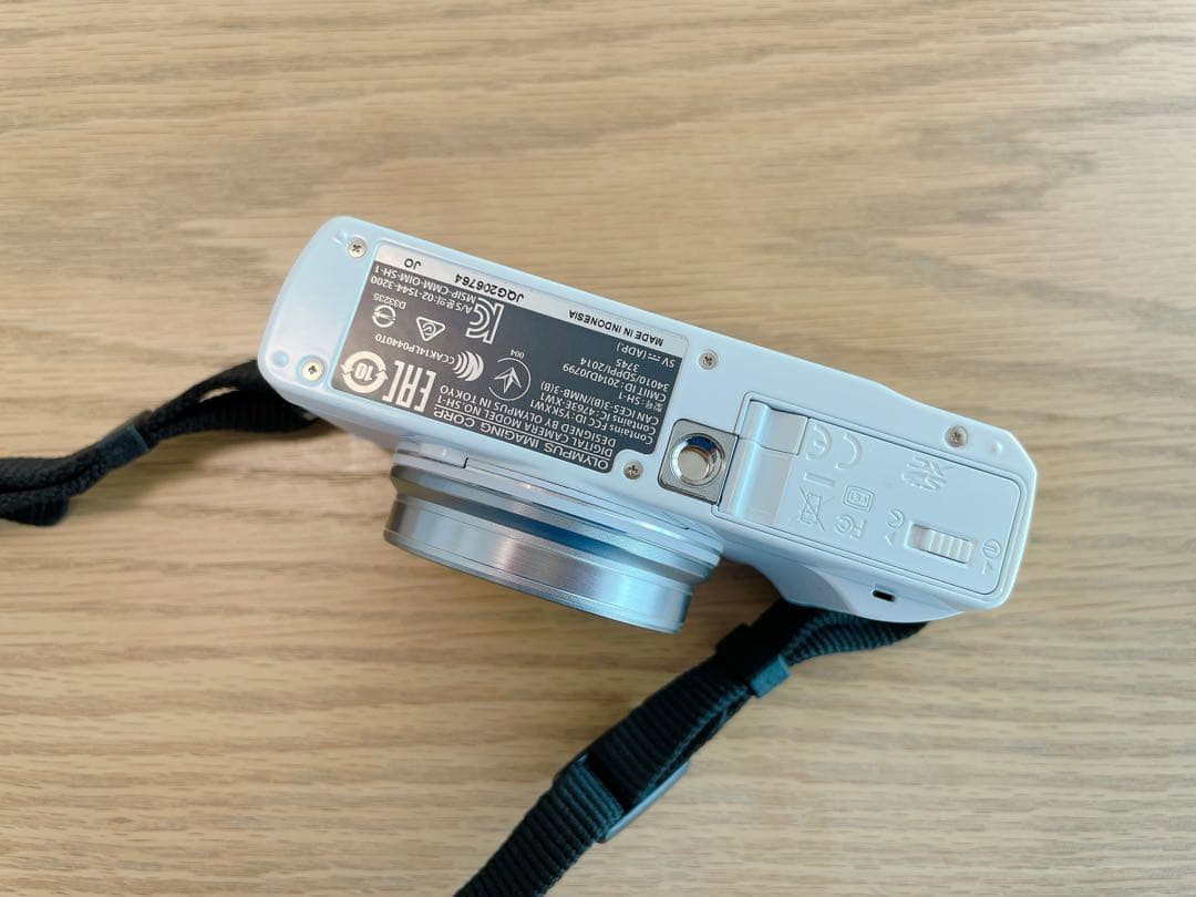 OLYMPUS STYLUS SH-1 ホワイト ボディージャケット付き