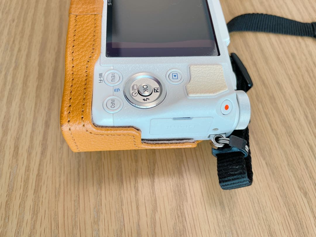 OLYMPUS STYLUS SH-1 ホワイト ボディージャケット付き