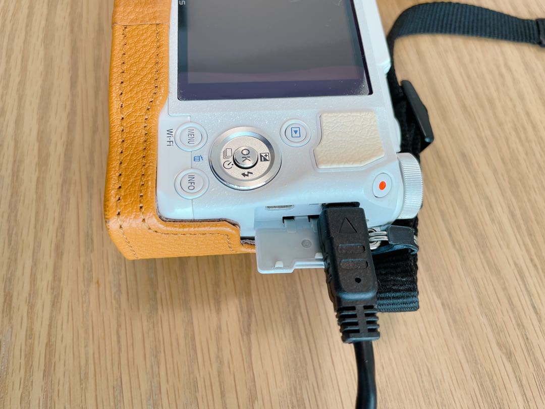 OLYMPUS STYLUS SH-1 ホワイト ボディージャケット付き