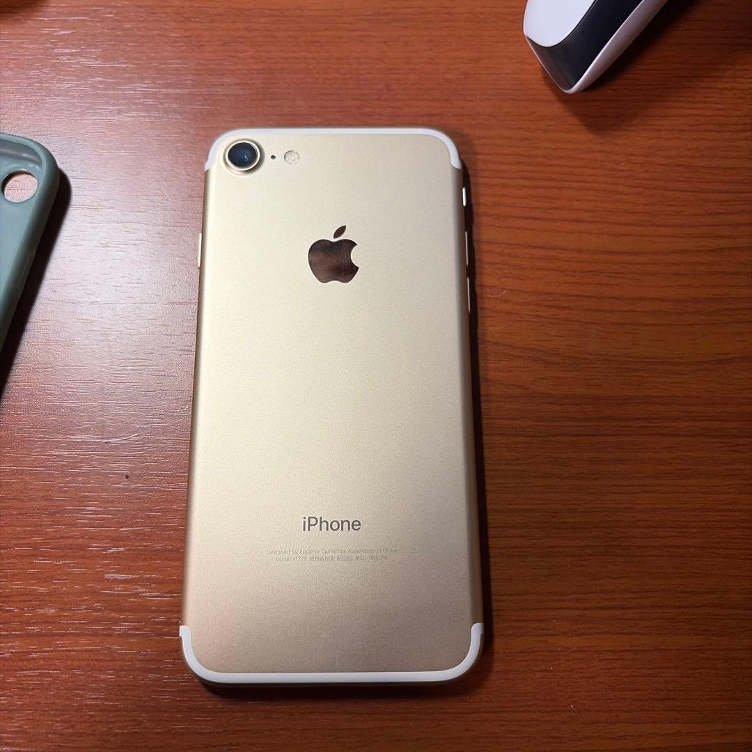 Apple iPhone 7 ゴールド ケースフィルム付き