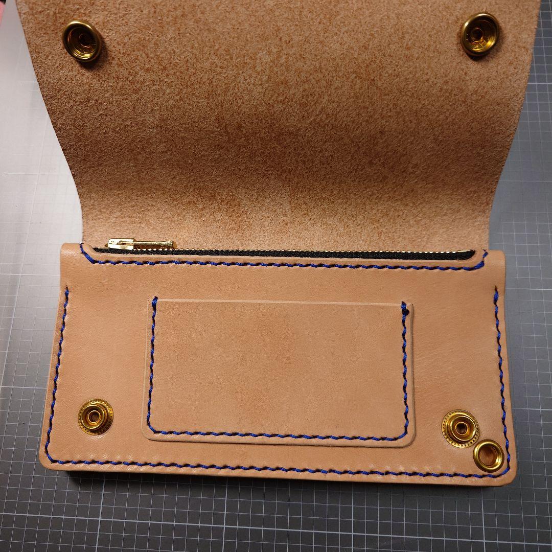 栃木レザーで作成したトラッカーウォレット　ヌメ革/藍色糸