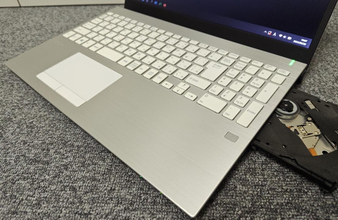 ★交渉成立済★ 美品 VAIO S15 corei5 新品SSD メモリ16GB