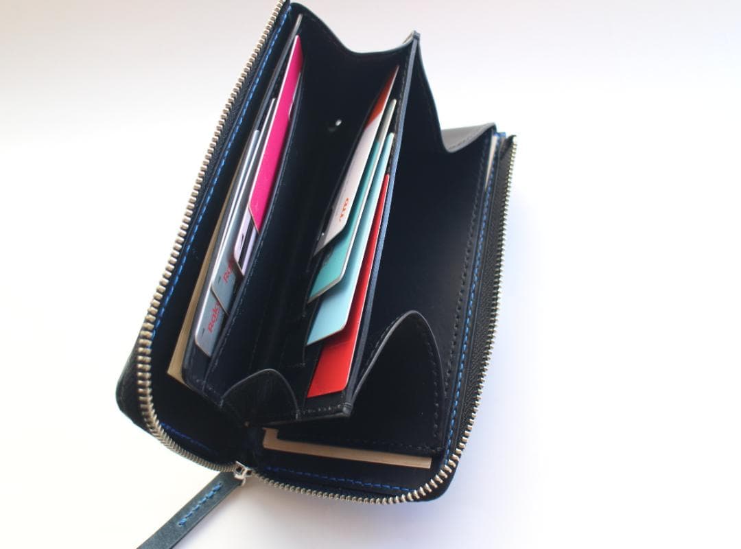 青いレザーの小さめL字長財布