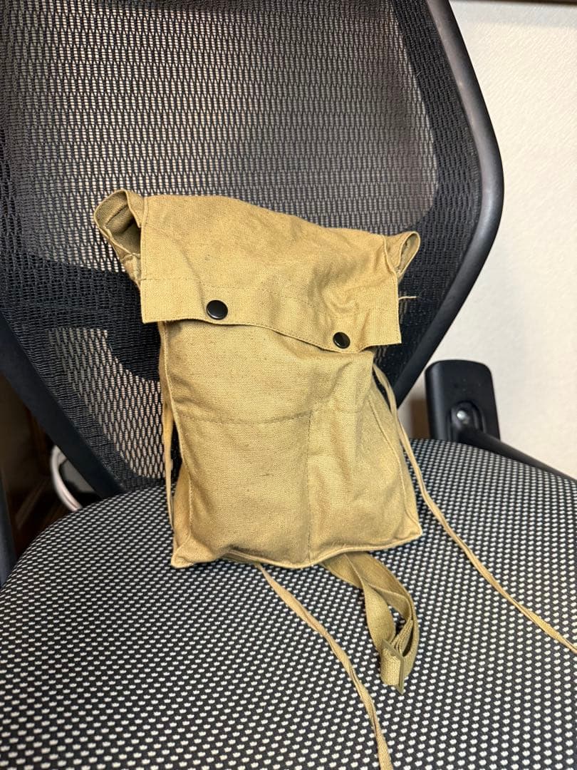 N*E様 チェコ軍　実物ガスマスク　吸収缶、バッグセット