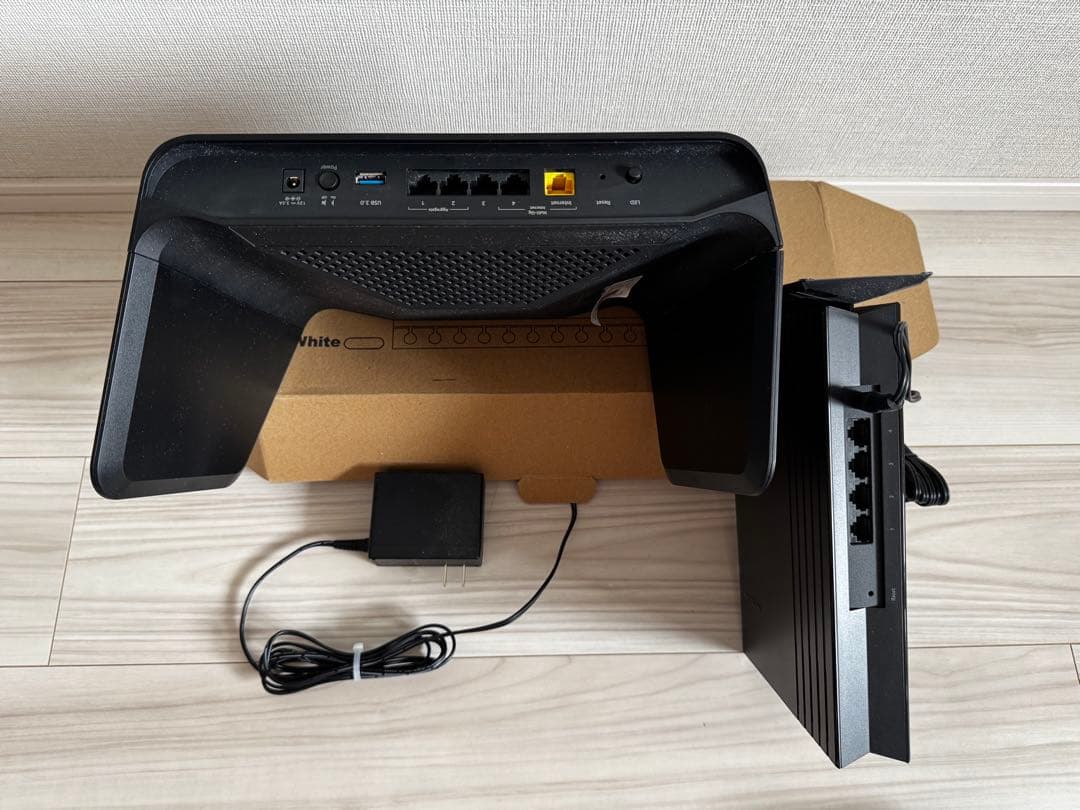 スタンド型ルーター 4ポート RAX70 ネットギア + AX1800