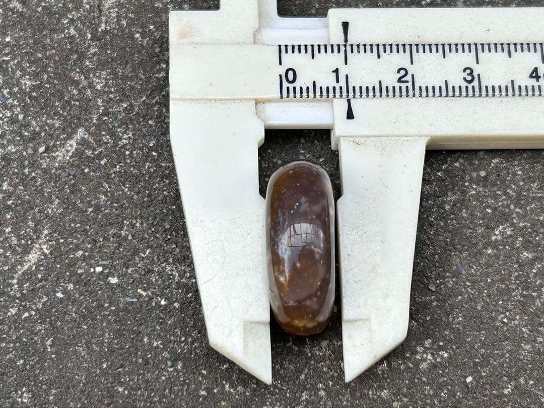 青森産　紫？メノウ勾玉　錦石