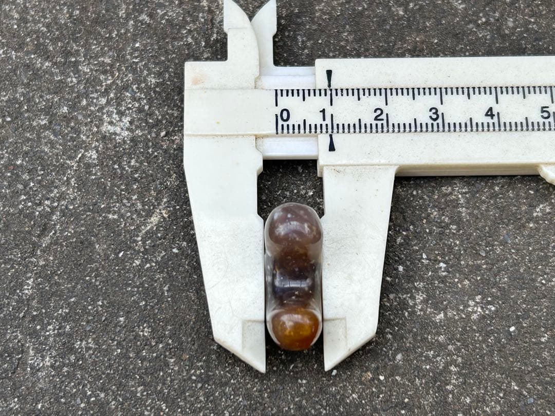 青森産　紫？メノウ勾玉　錦石