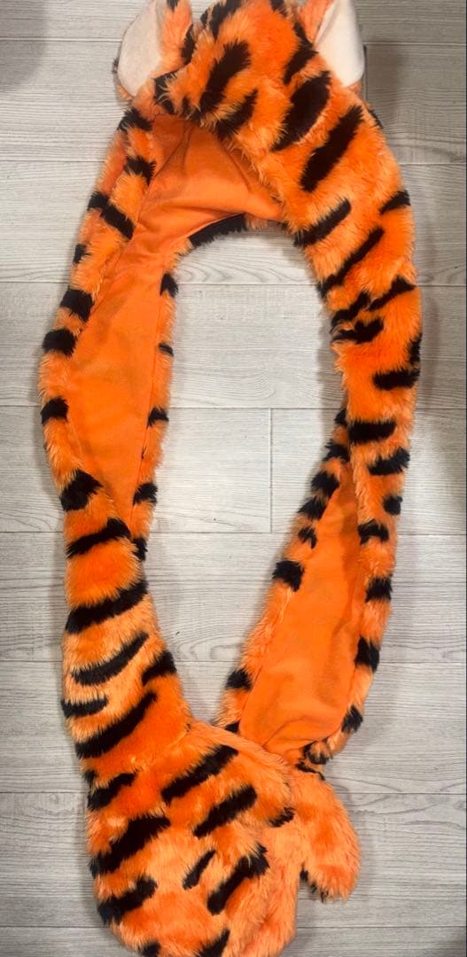 新品ティガーマフラーキャップ