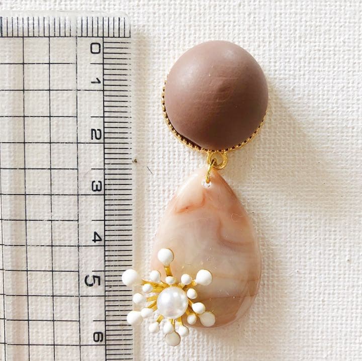 秋冬のほっこり系♡ウッドと雪結晶のマーブル雫ピアス／イヤリング