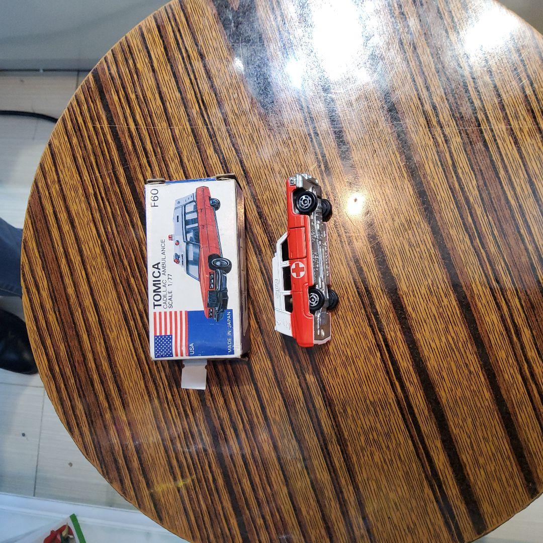 トミカ F60 救急車 赤/白