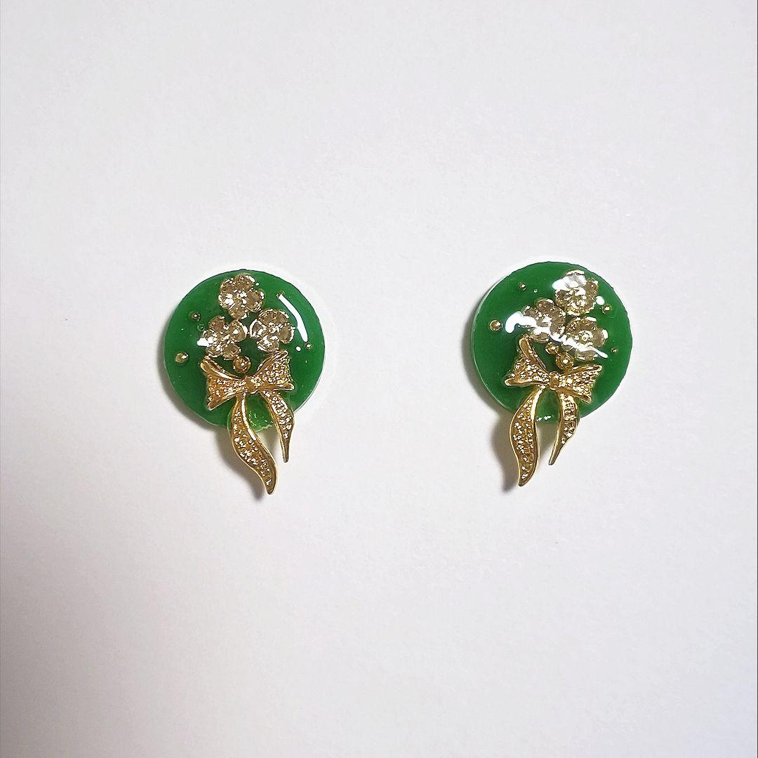 【1247】ハンドメイド 緑色 花とリボンのピアス 花束