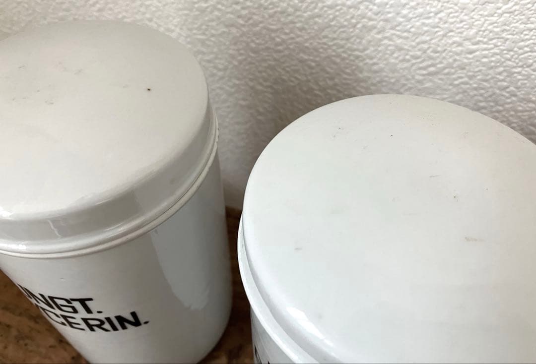 白磁のアンティークキャニスター