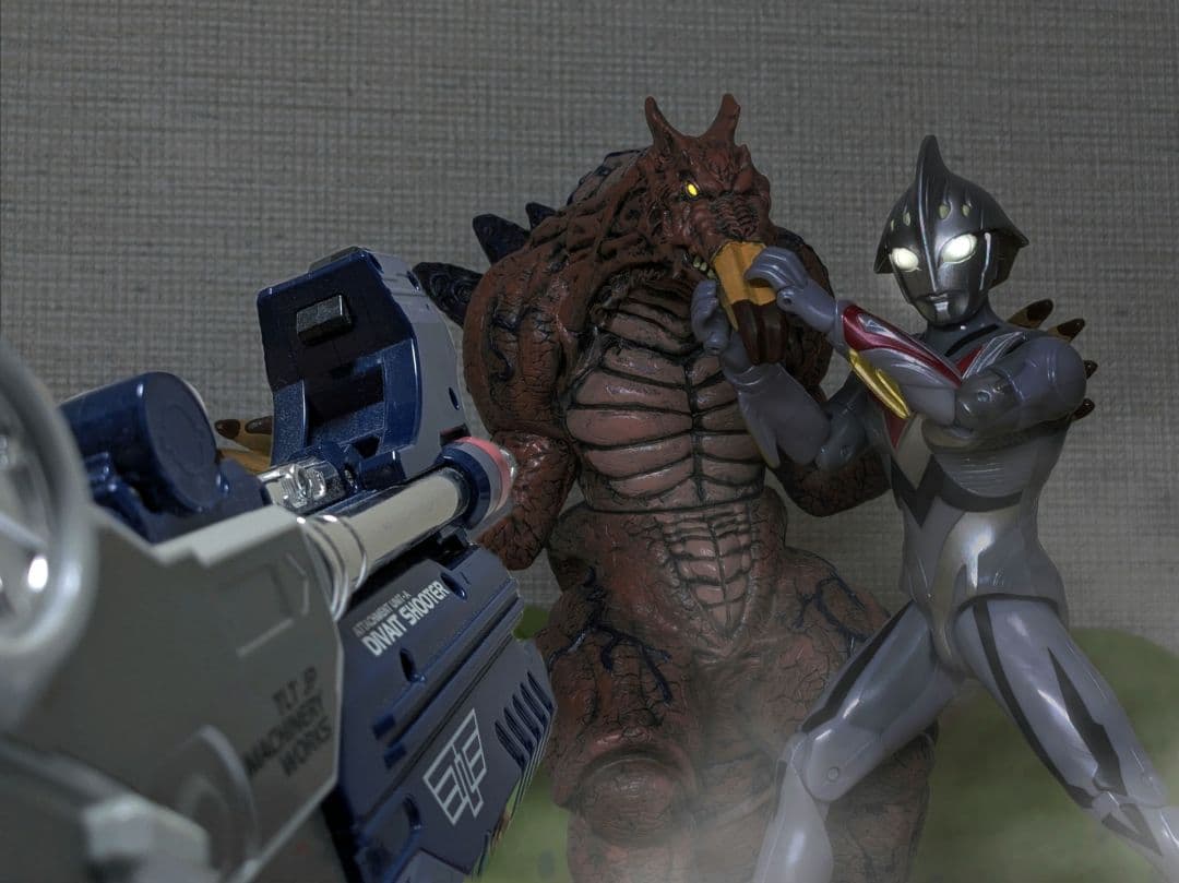 ウルトラマンネクサス ガルベロス＆ノスフェル ソフビ 塗装版