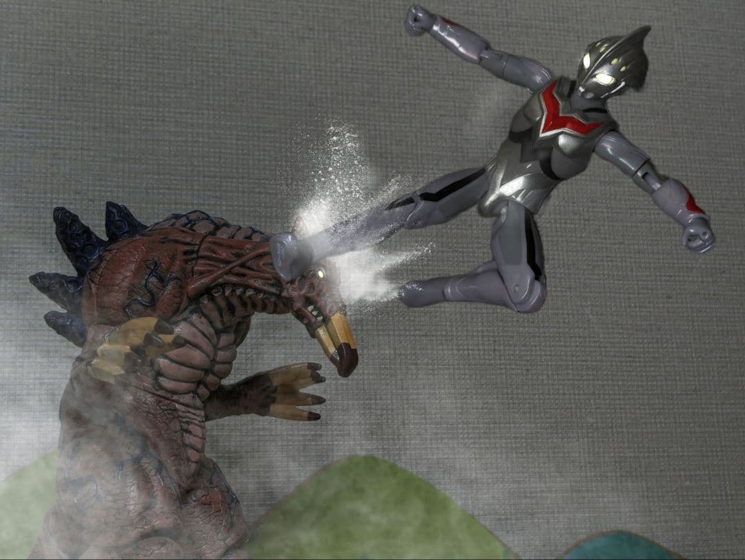 ウルトラマンネクサス ガルベロス＆ノスフェル ソフビ 塗装版