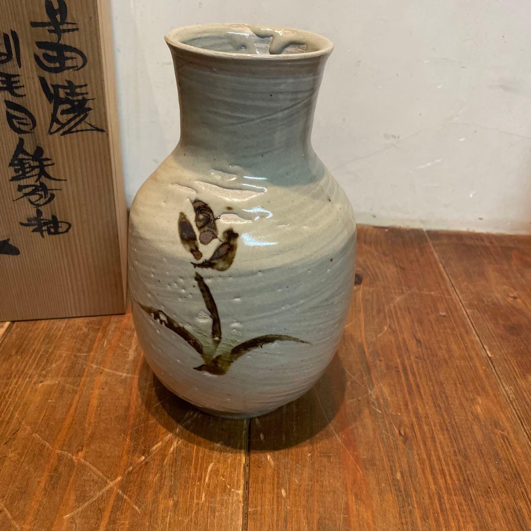 美品　肥前黒牟田焼　鉄絵草花文　刷毛目　丸田正美　共箱　花器　花瓶　陶芸