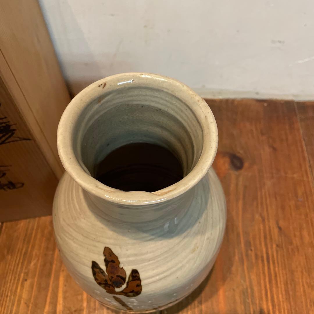 美品　肥前黒牟田焼　鉄絵草花文　刷毛目　丸田正美　共箱　花器　花瓶　陶芸