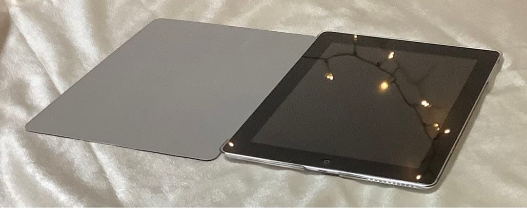 iPad 第4世代 32GB Wi-Fiモデル　新品花柄ケース付き