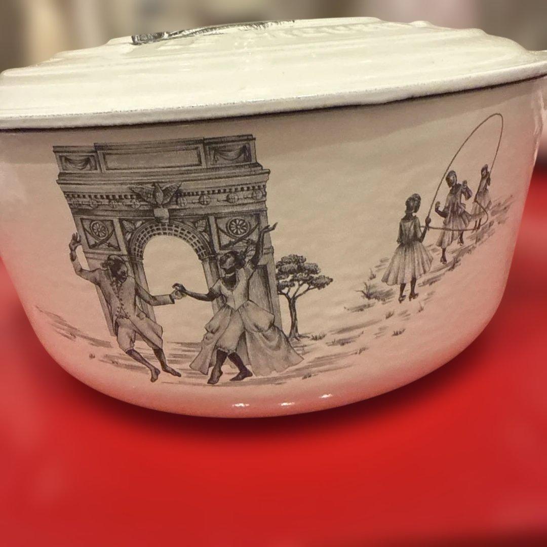 LE CREUSET ハーレムトワレ　イラスト付き両手鍋24cm
