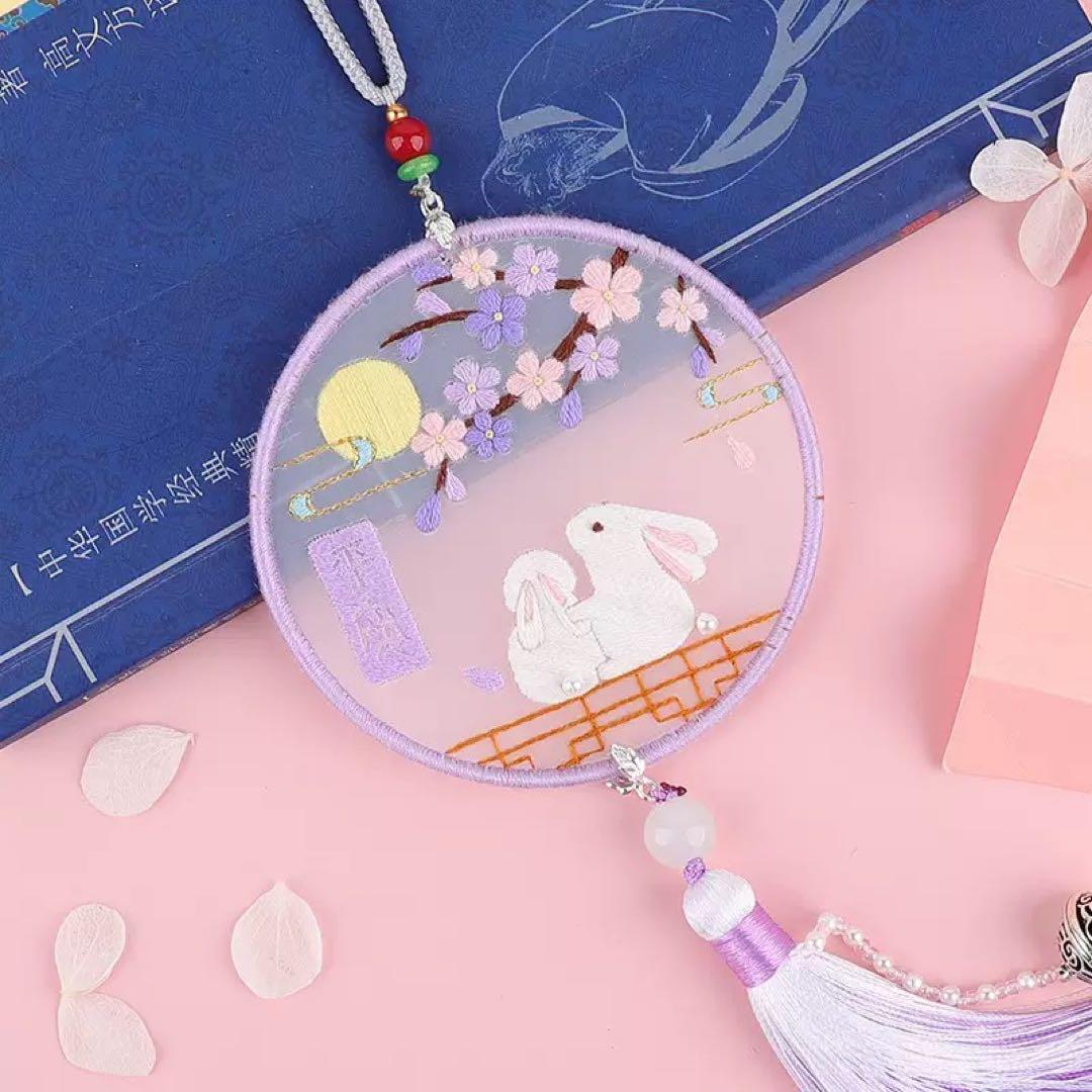 ウサギと桜の刺繍チャーム