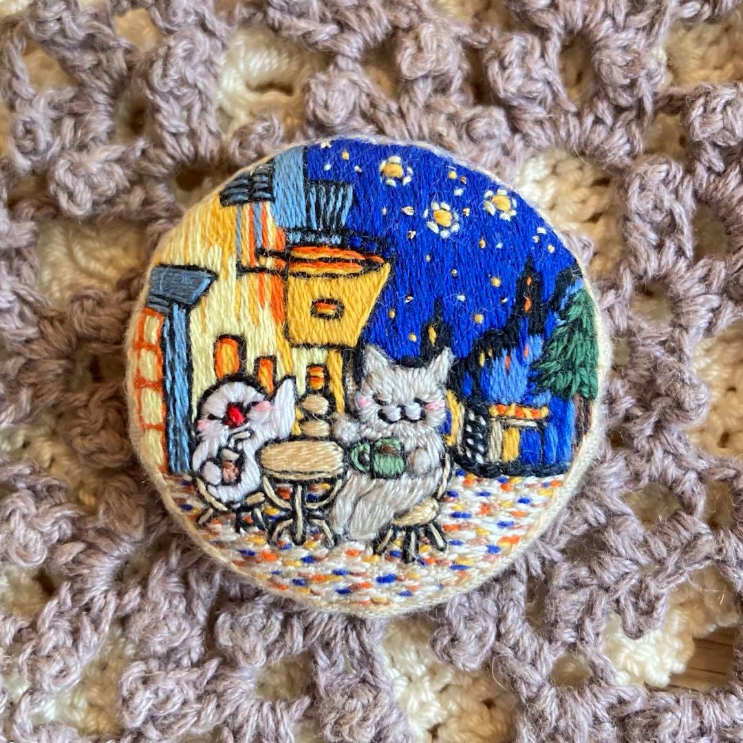 専用ページ　刺繍ブローチ　猫　文鳥　刺繍