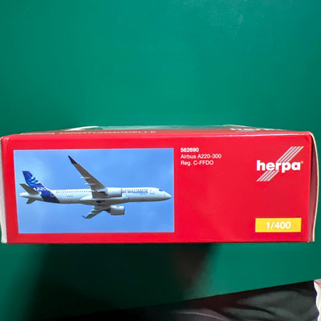 エアバス A220-300 1/400 herpa