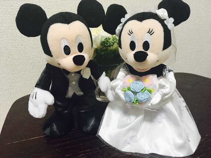 ミッキーマウスとミニーマウス(洋装、結婚式イメージ)