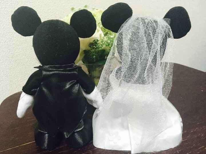 ミッキーマウスとミニーマウス(洋装、結婚式イメージ)