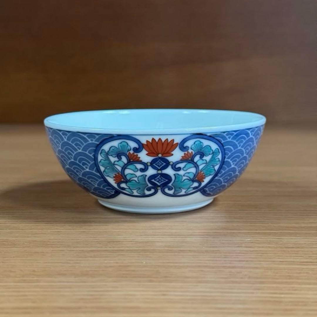 伊万里焼 畑萬陶苑：鍋島 色絵墨弾き青海波唐花紋 多用小鉢（小）