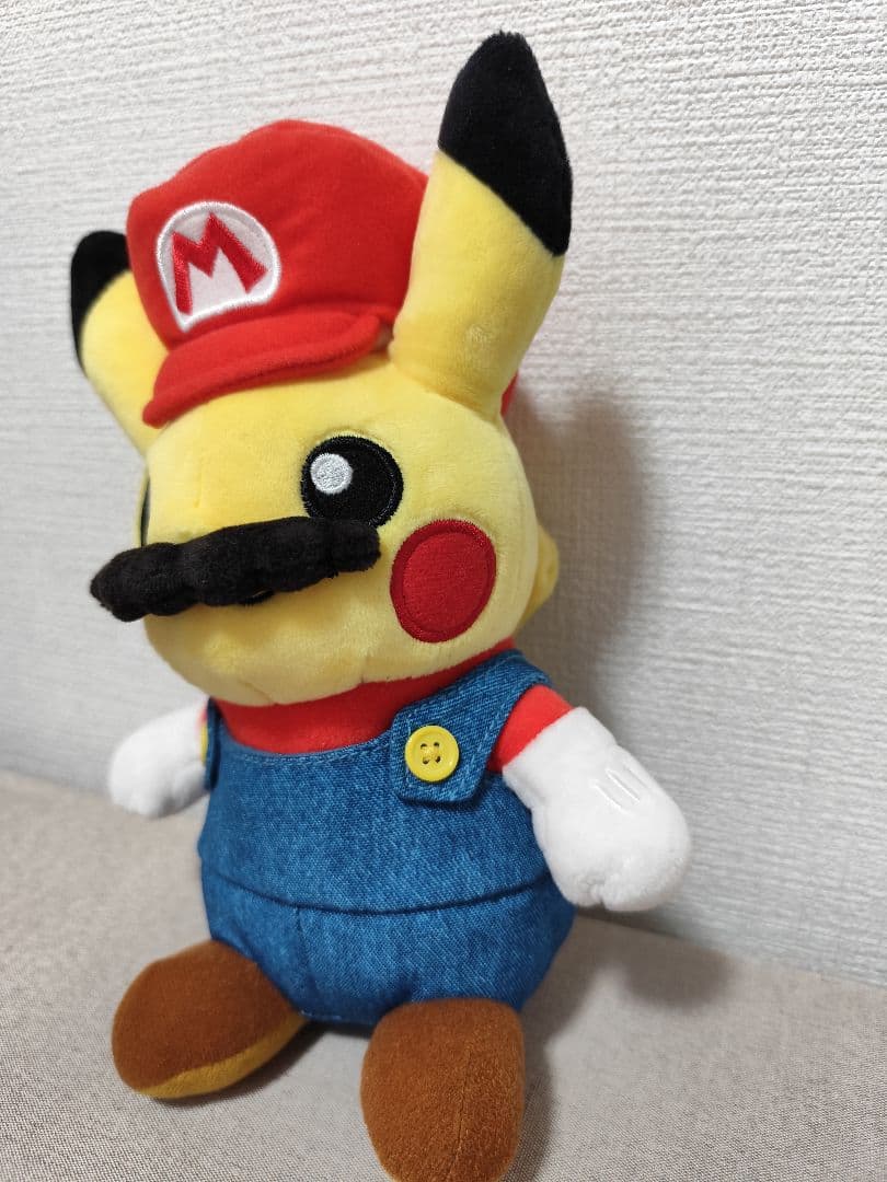 ポケモンセンター限定　マリオ　ピカチュウ　ぬいぐるみ
