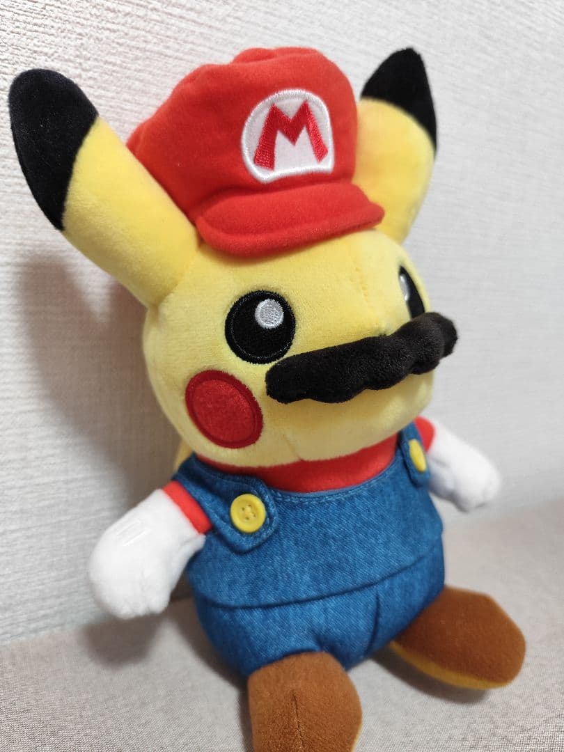 ポケモンセンター限定　マリオ　ピカチュウ　ぬいぐるみ
