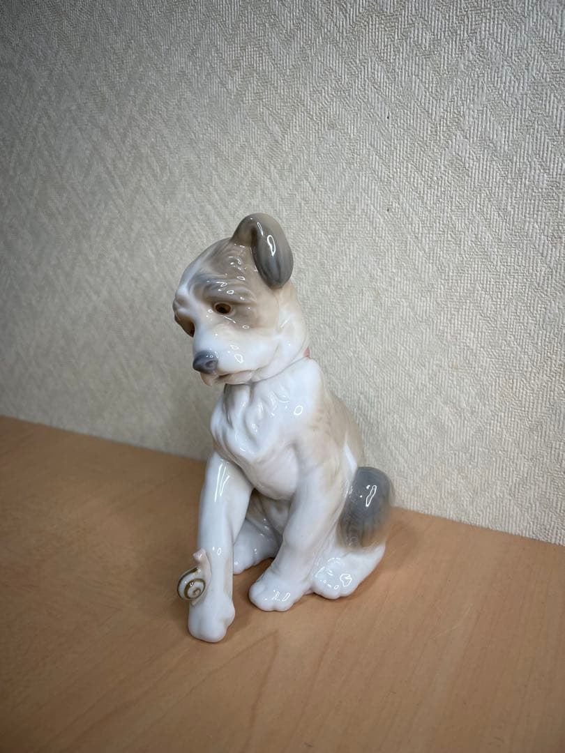リヤドロ ポーセリン製フィギュア「犬とカタツムリ」