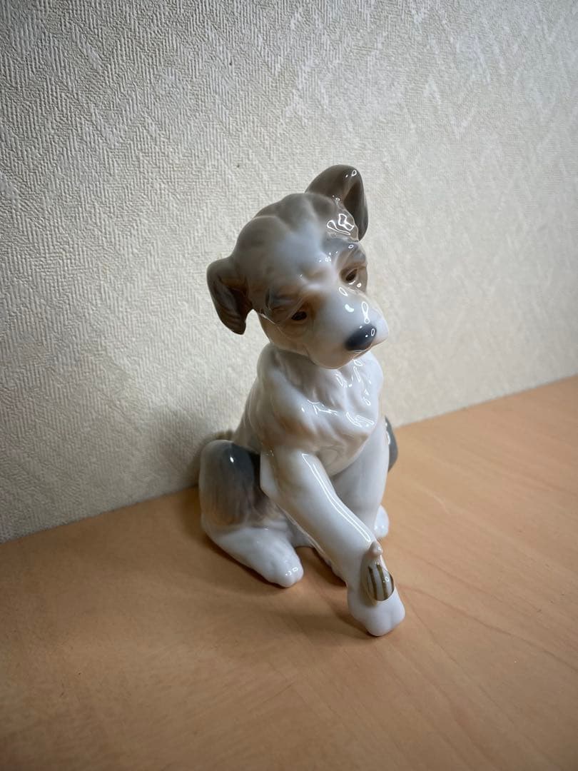リヤドロ ポーセリン製フィギュア「犬とカタツムリ」