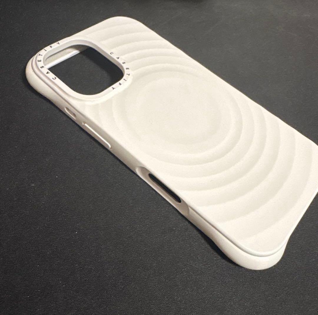 Casetify ウェーブシリコンケース ホワイト iPhone16用ケース