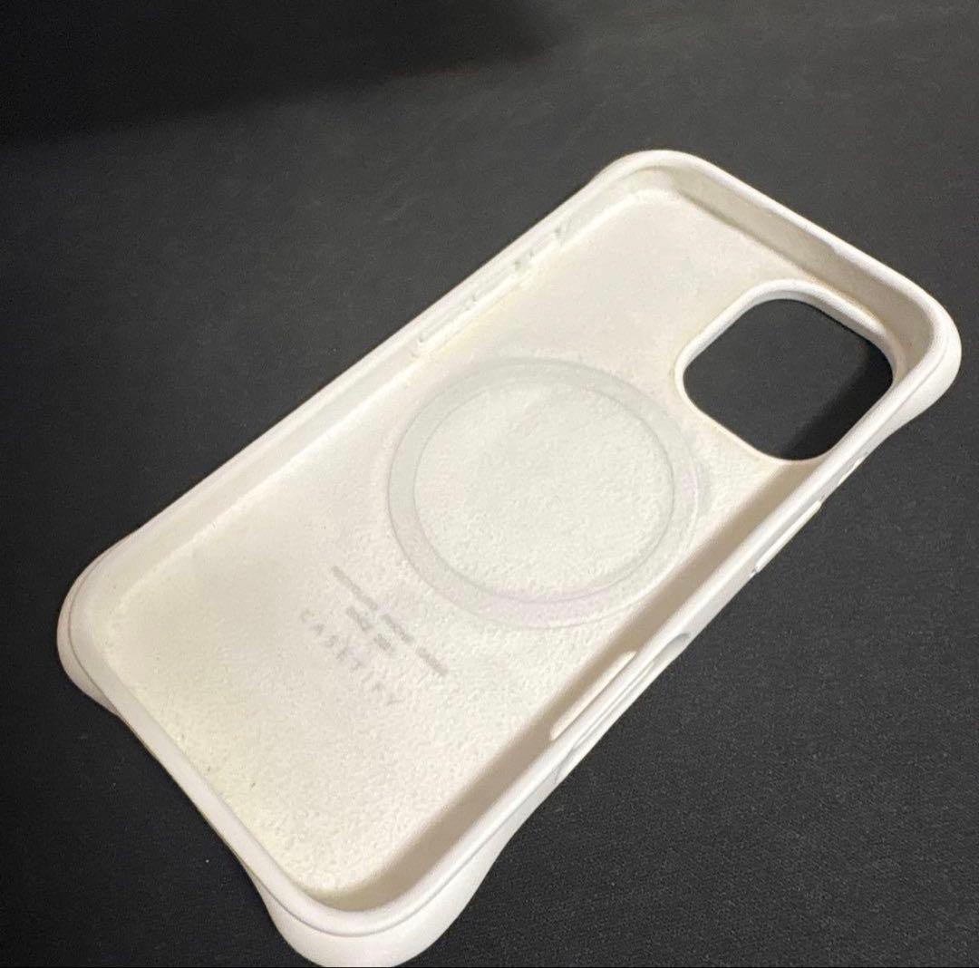 Casetify ウェーブシリコンケース ホワイト iPhone16用ケース