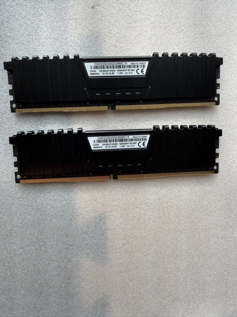 Corsair DDR4 メモリー 32GB(16GBx2)