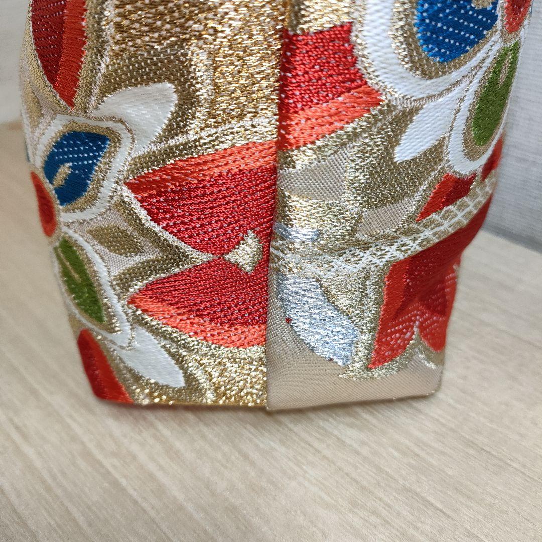 帯リメイクバッグ　金色地　たてわく　華紋様　刺繍